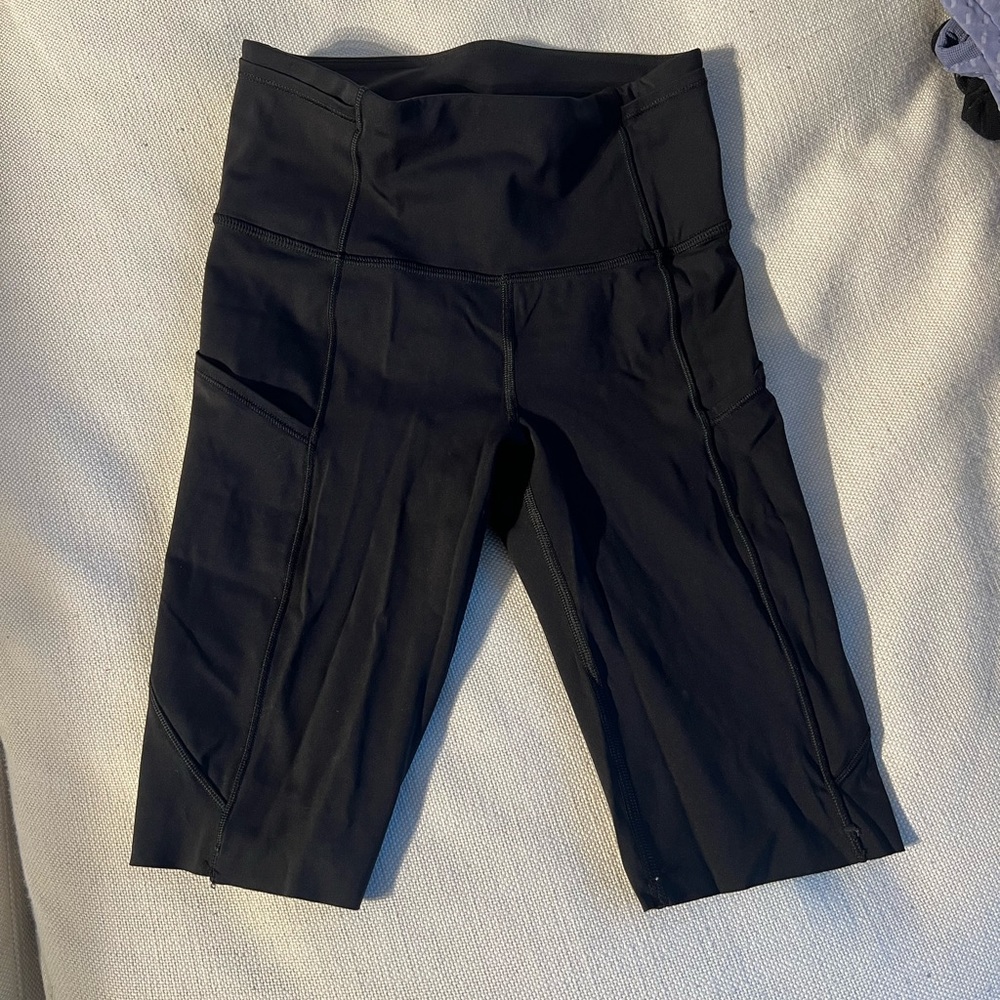Lulu fast and free above knee bike shorts with draw string size 4